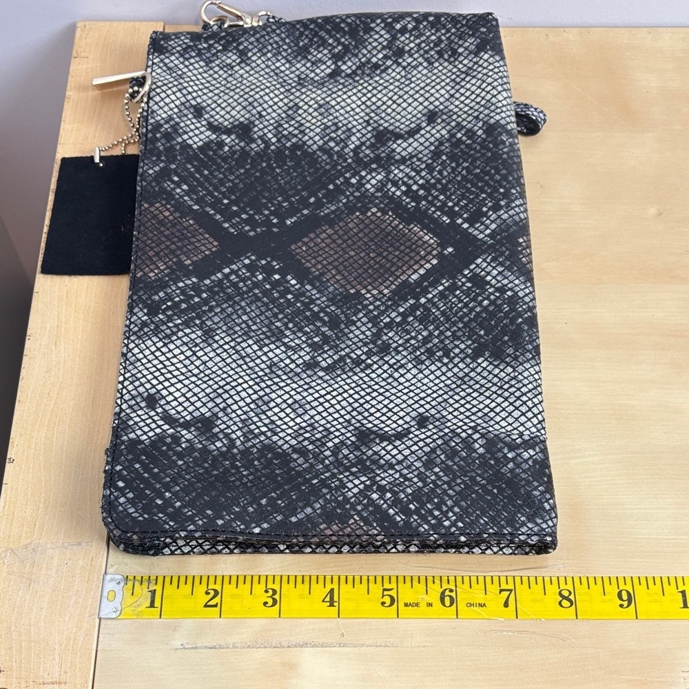 Danier leather Snakeskin oversized Wristlet - Picture 10 of 10